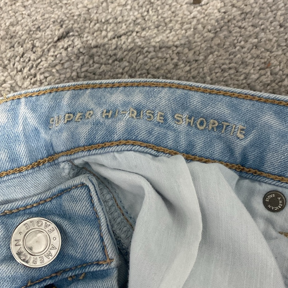 American Eagle Super High Rise Shortie, light wash - Picture 4 of 5